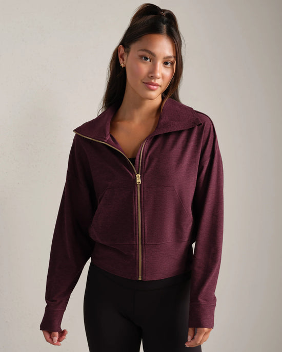 Women’s full-zip jacket with a sleek silhouette.